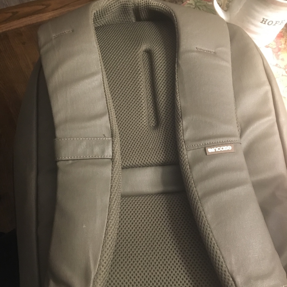 NWOT Incase Backpack Unisex Tablet/Laptop